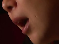 Duas gajas e um gajo fodem enquanto outros assistir