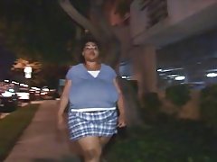 Cadela preta enorme fica fodida e come cumload